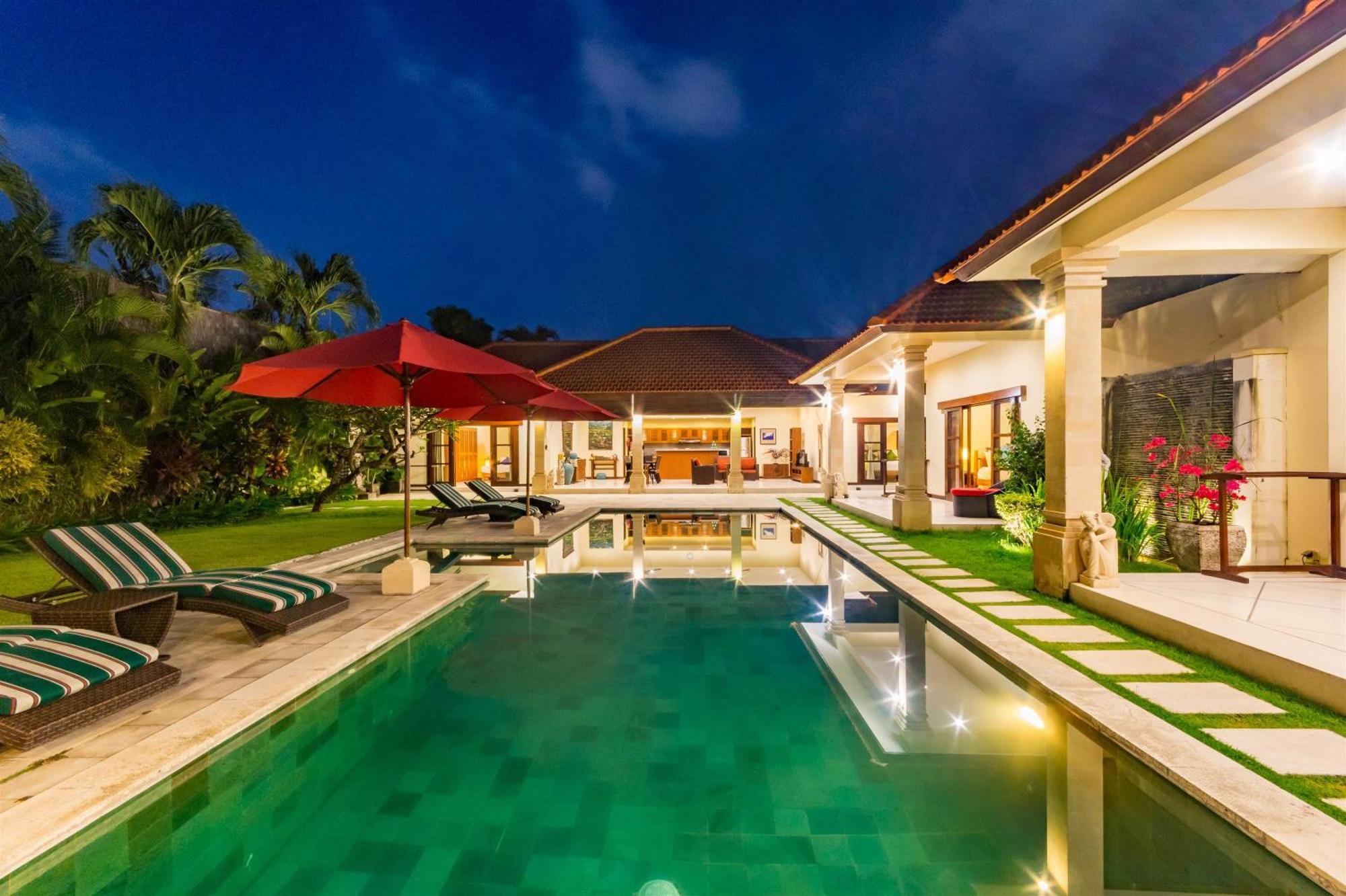 Villa Bugis Drupadi Seminyak Номер фото