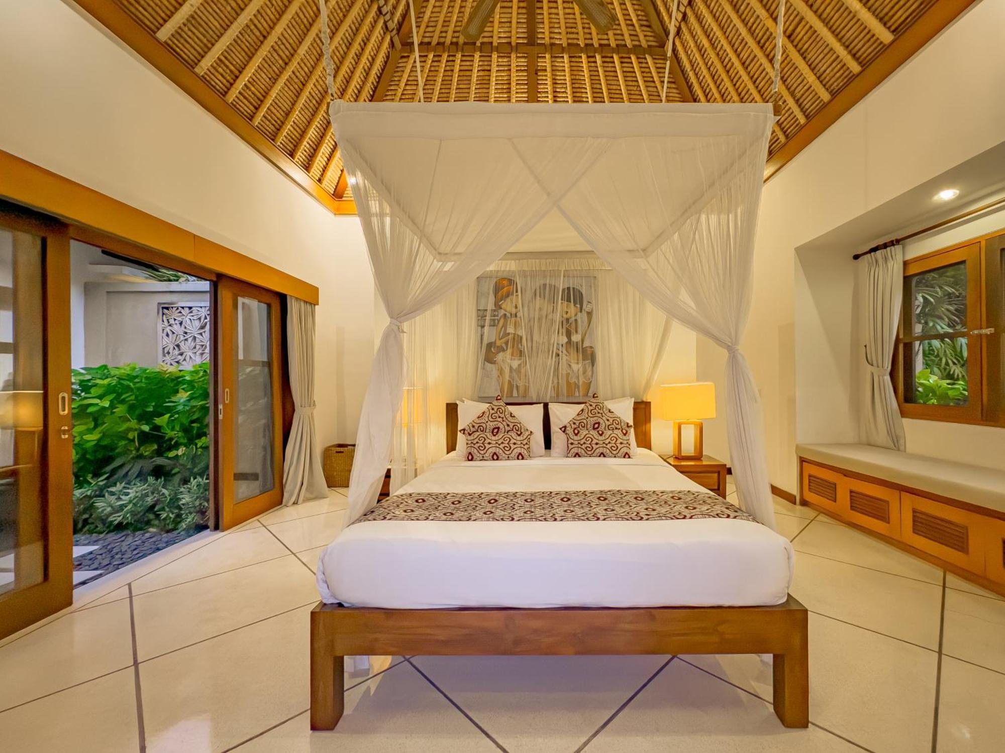 Villa Bugis Drupadi Seminyak Номер фото