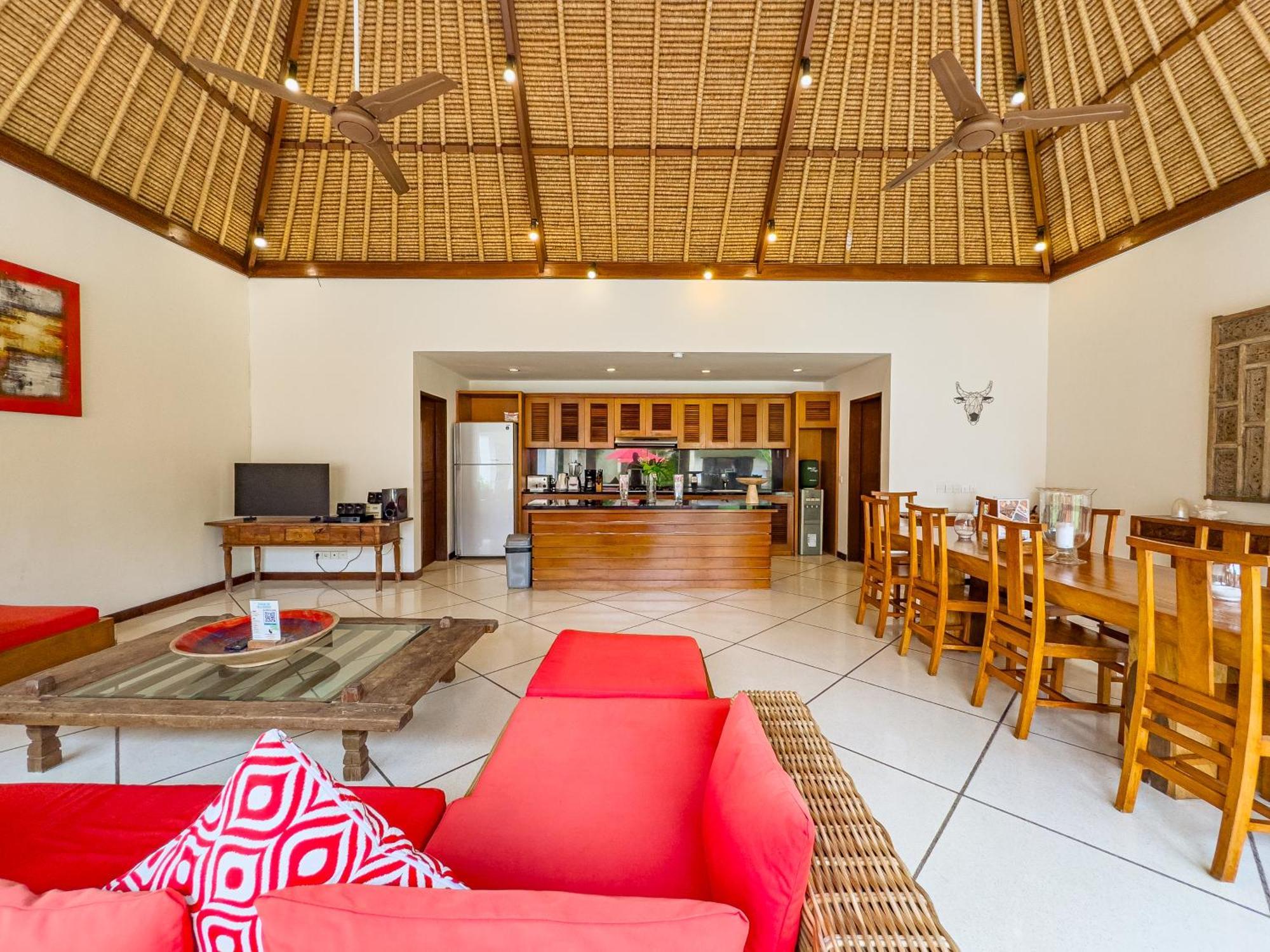 Villa Bugis Drupadi Seminyak Номер фото