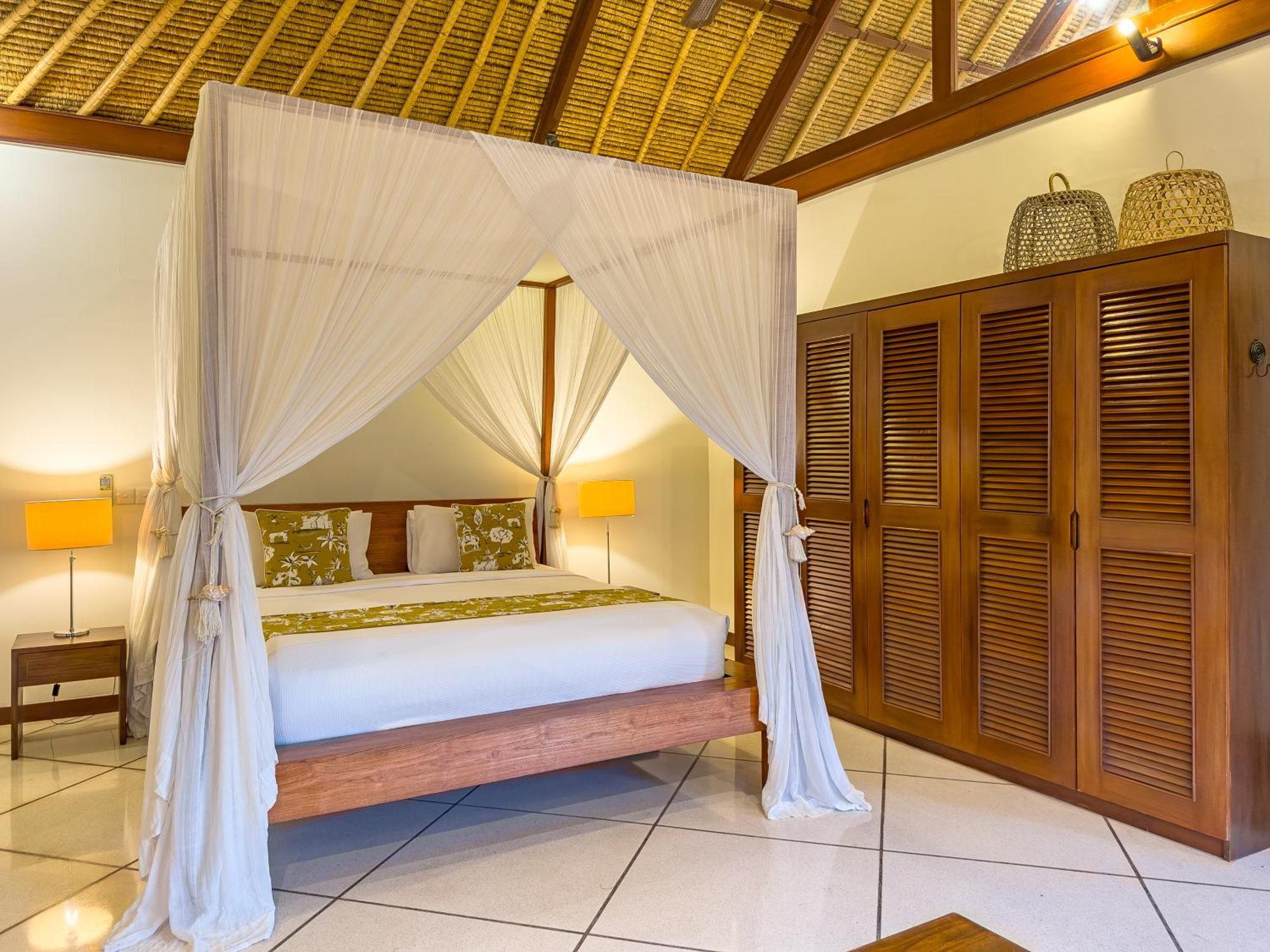 Villa Bugis Drupadi Seminyak Номер фото